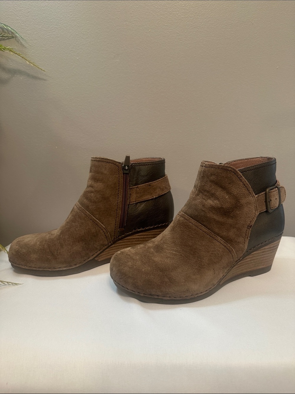 Dansko Shirley Brown Suede Leather Wedge Ankle Booties size 7.5/8 Dansko 38